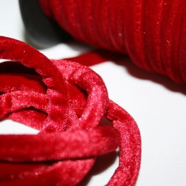 Cordón de terciopelo rojo oscuro